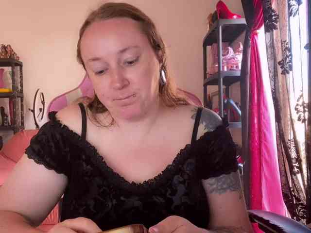 NylonQueen webcam