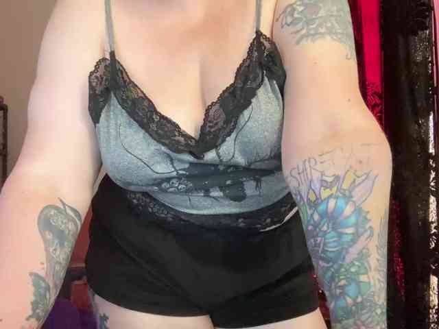 NylonQueen webcam