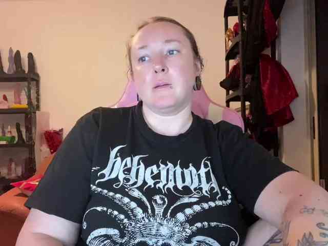 NylonQueen webcam