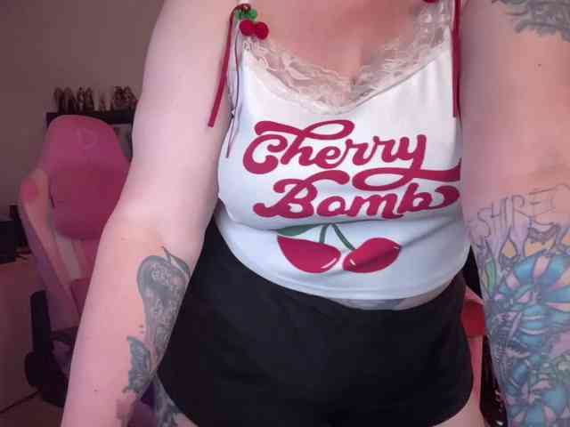 NylonQueen webcam