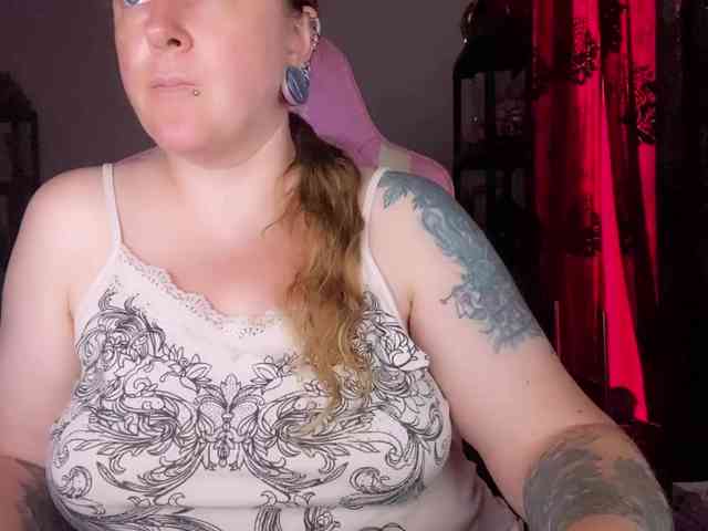 NylonQueen webcam