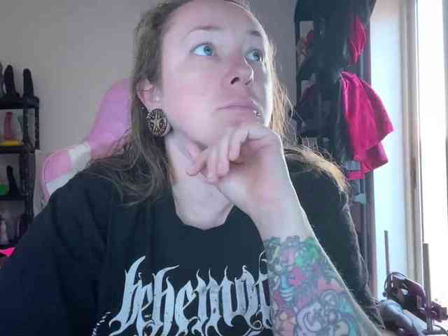 NylonQueen webcam