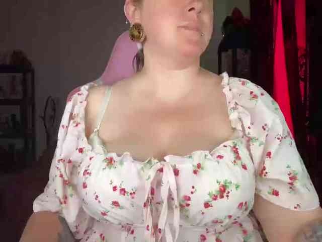 NylonQueen webcam