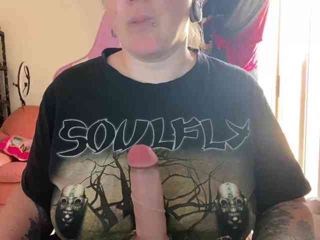 NylonQueen webcam