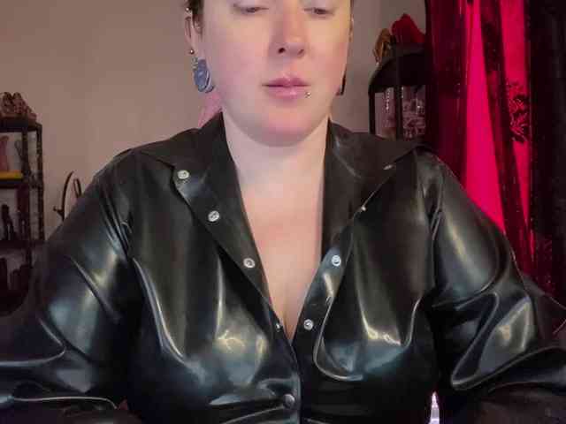 NylonQueen webcam