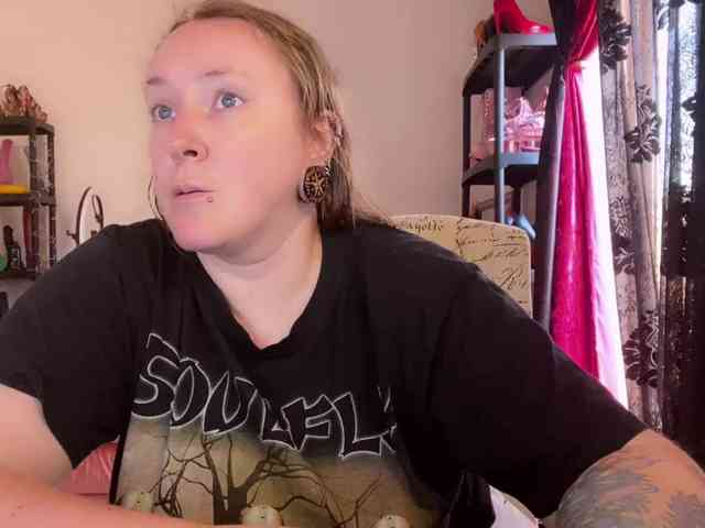 NylonQueen webcam