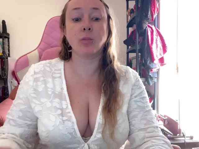 NylonQueen webcam