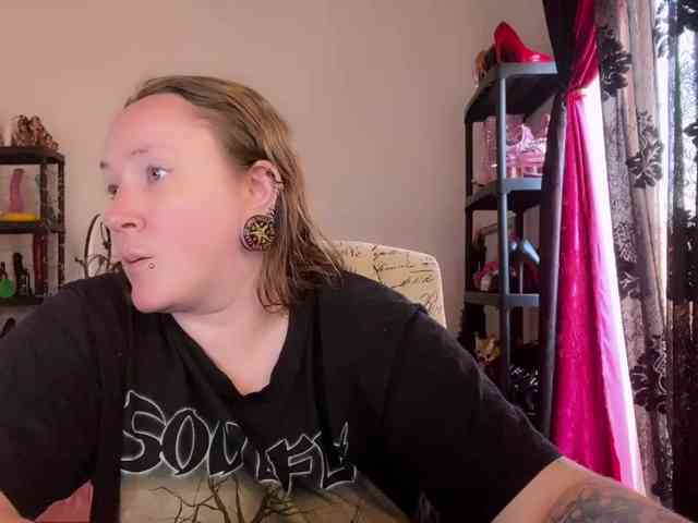 NylonQueen webcam