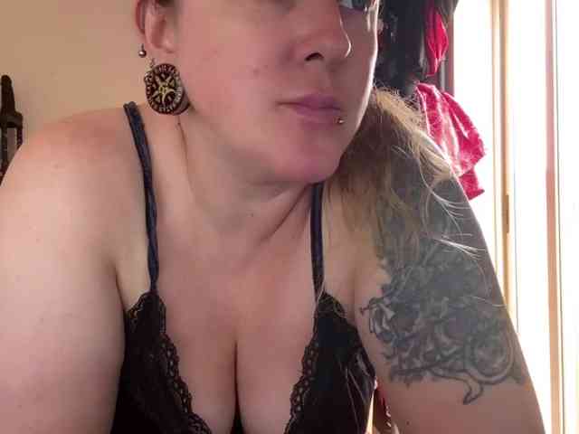 NylonQueen webcam