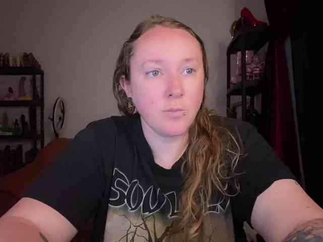 NylonQueen webcam