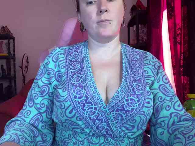 NylonQueen webcam