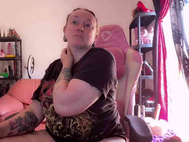 NylonQueen webcam