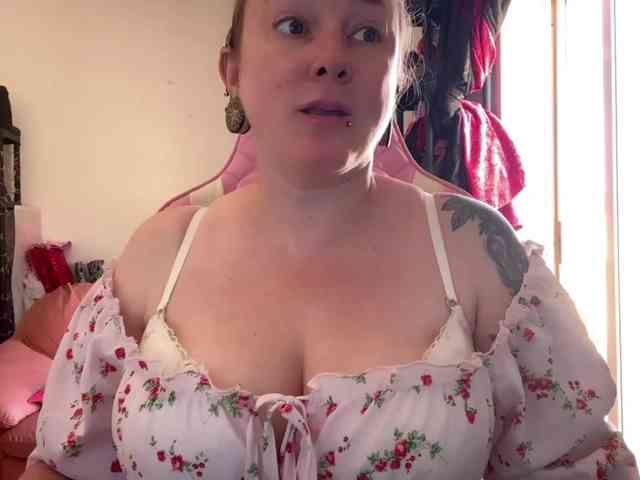 NylonQueen webcam