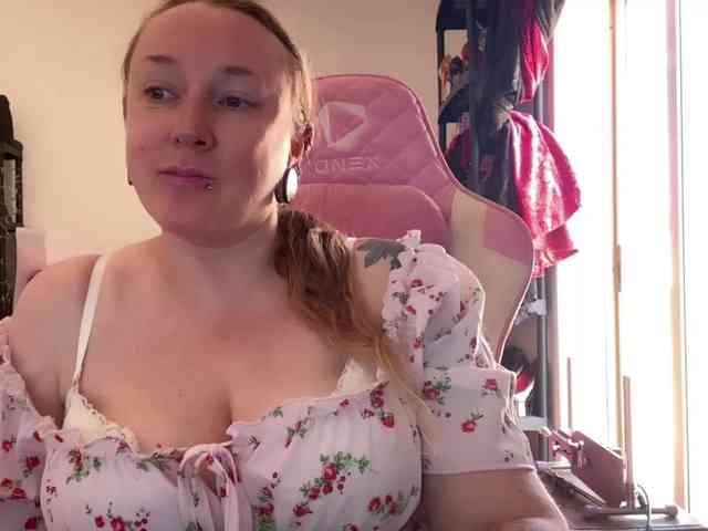NylonQueen webcam