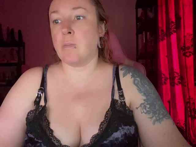 NylonQueen webcam