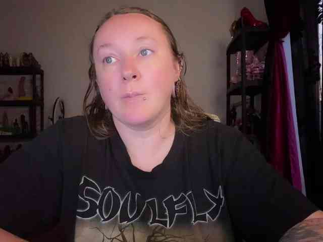 NylonQueen webcam