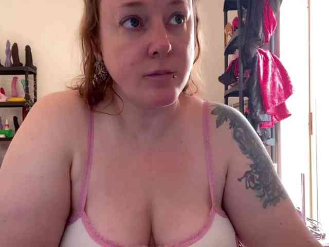 NylonQueen webcam