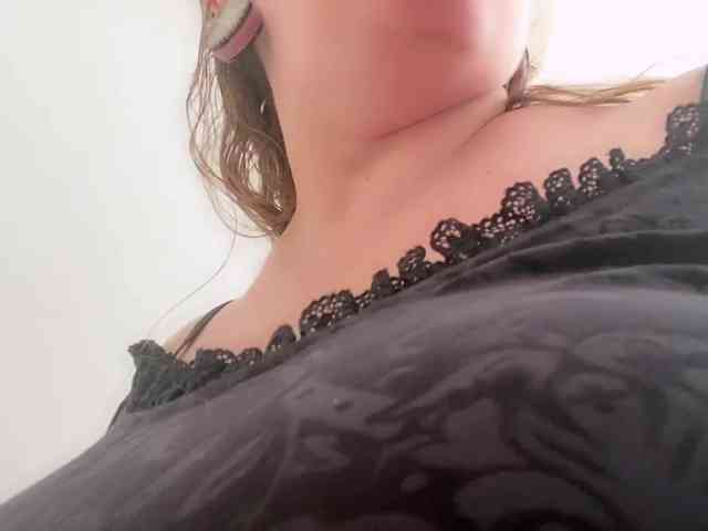NylonQueen webcam
