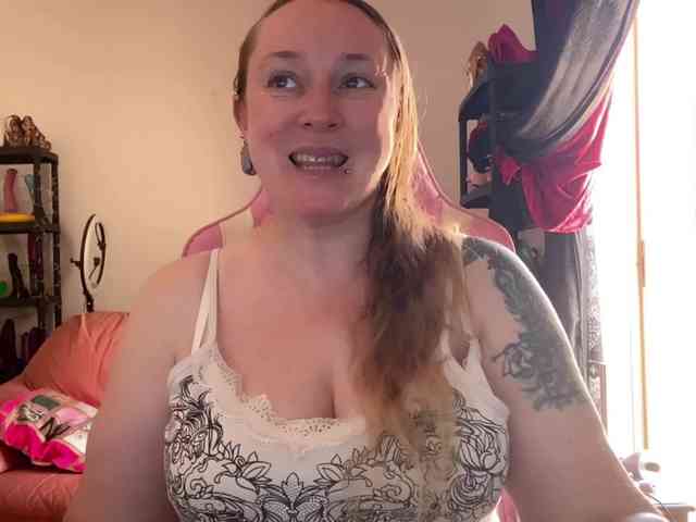 NylonQueen webcam