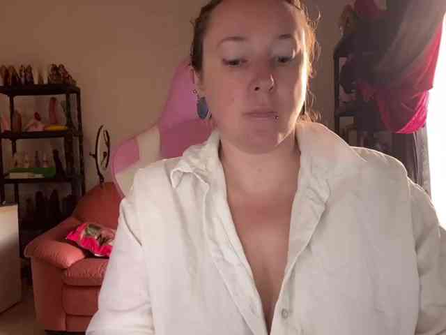 NylonQueen webcam