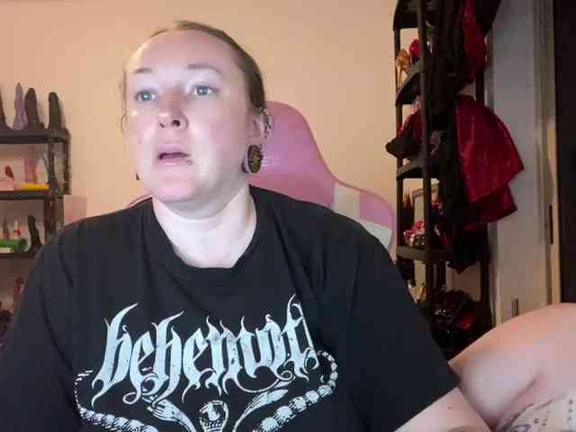 NylonQueen webcam