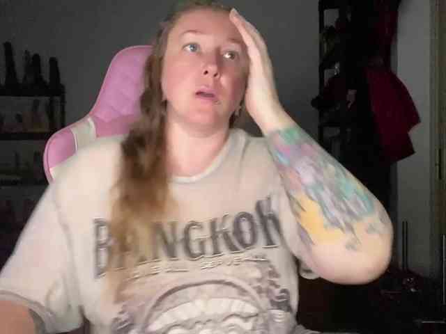 NylonQueen webcam