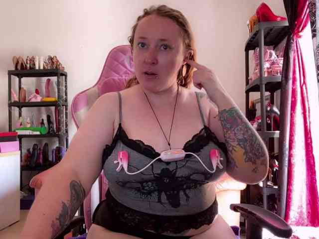 NylonQueen webcam