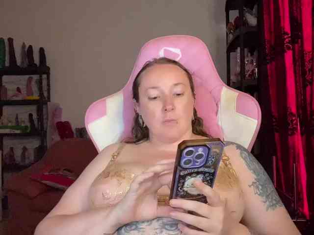 NylonQueen webcam
