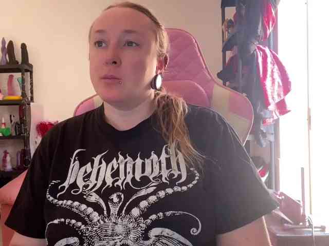 NylonQueen webcam