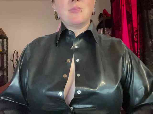 NylonQueen webcam