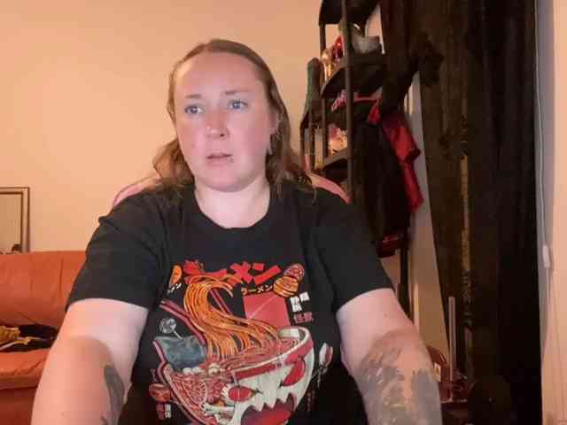 NylonQueen webcam