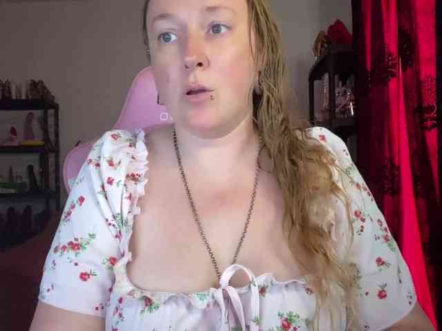 NylonQueen webcam