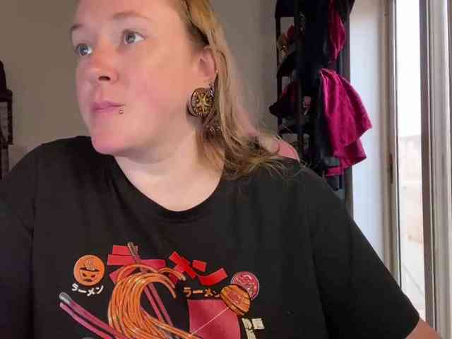 NylonQueen webcam