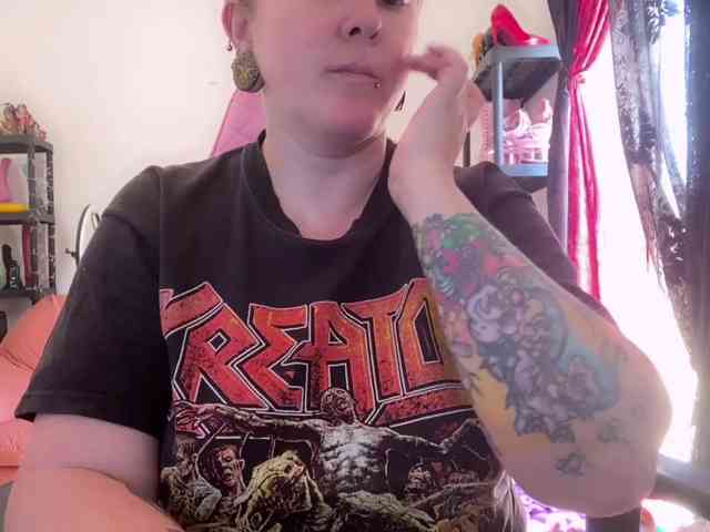 NylonQueen webcam
