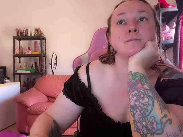 NylonQueen webcam