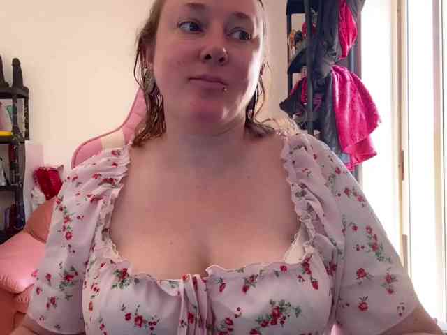 NylonQueen webcam