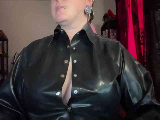 NylonQueen webcam