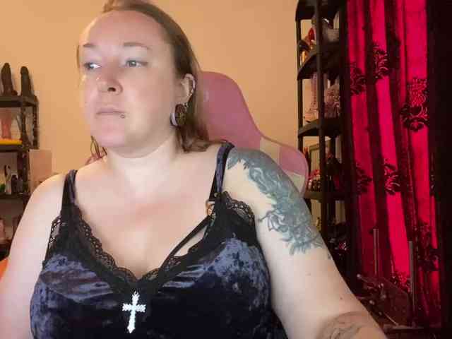 NylonQueen webcam