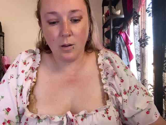 NylonQueen webcam
