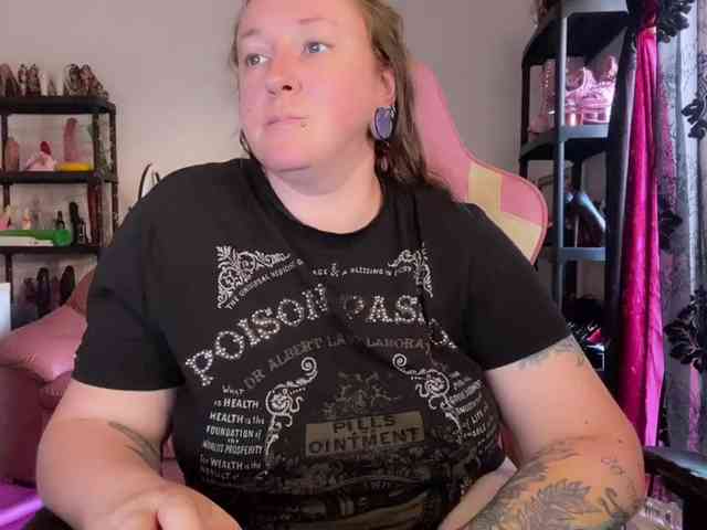 NylonQueen webcam