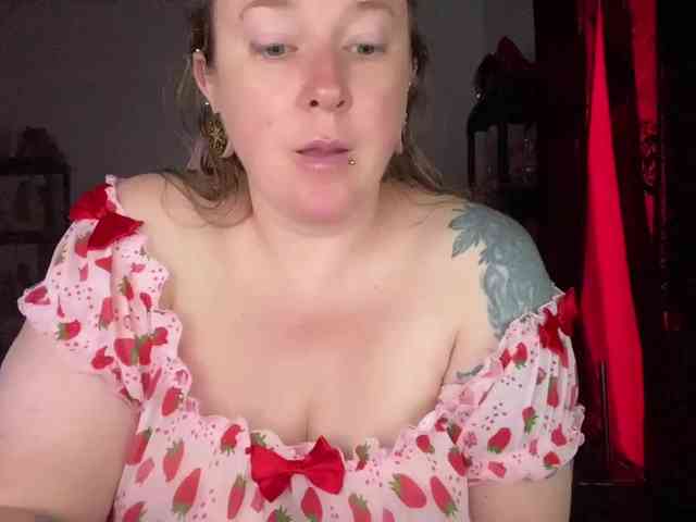 NylonQueen webcam