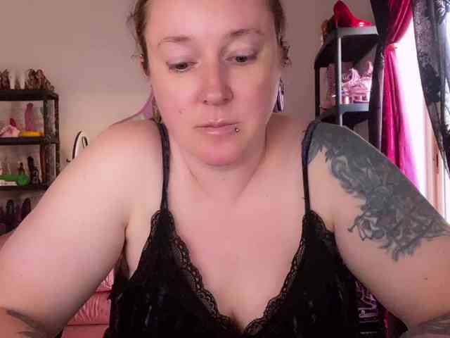 NylonQueen webcam