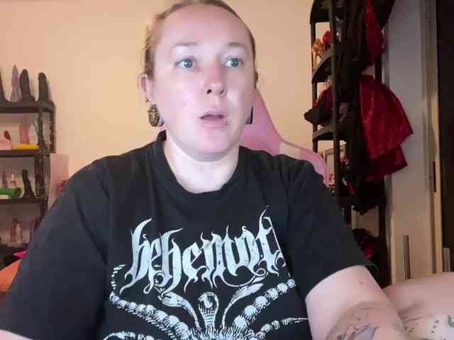 NylonQueen webcam