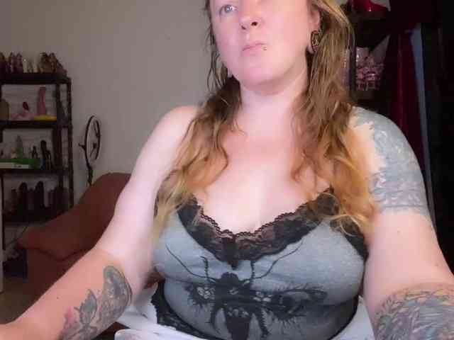 NylonQueen webcam