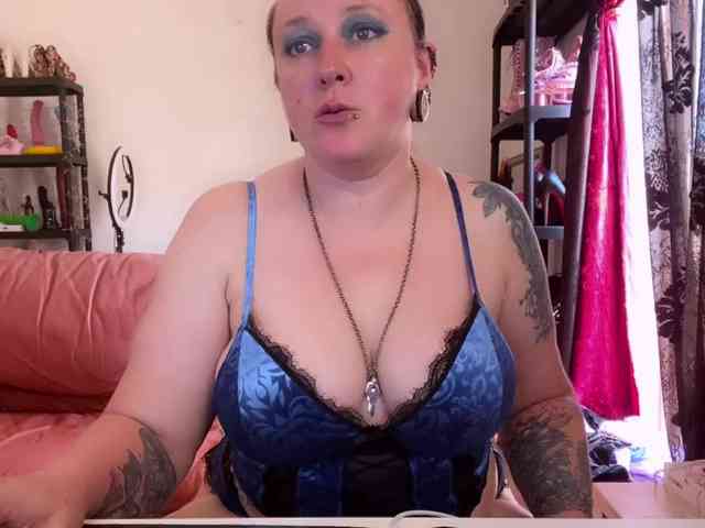 NylonQueen webcam