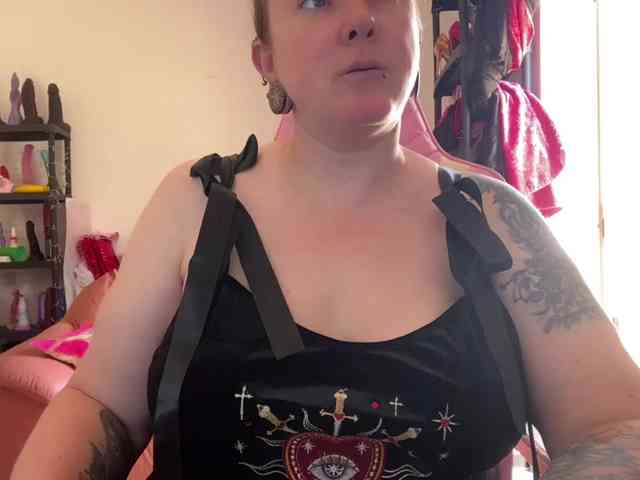 NylonQueen webcam