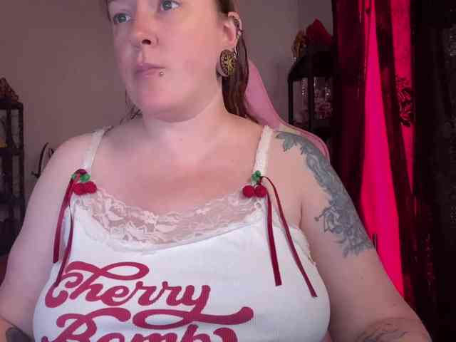 NylonQueen webcam