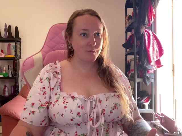 NylonQueen webcam