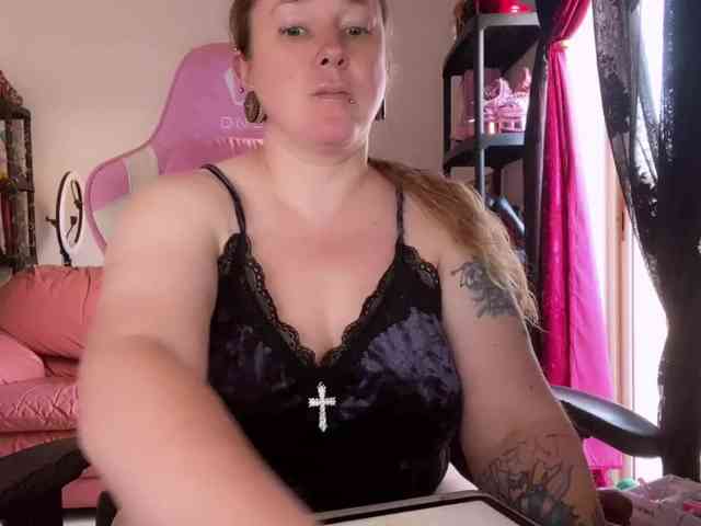 NylonQueen webcam