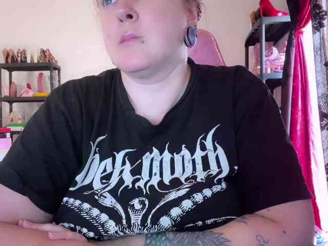 NylonQueen webcam